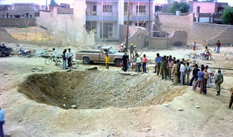 محل اصابت یک موشک در دزفول