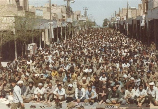 نمازجمعه&zwnj;ها هم تعطیل نشد؛ مردم دزفول در میدان حاضر بودند