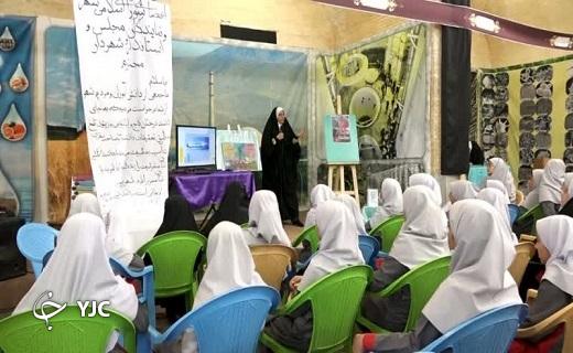 برپایی نمایشگاه سفر به ناشناختهها در بافق+تصاویر برپایی نمایشگاه سفر به ناشناختهها در بافق+تصاویر