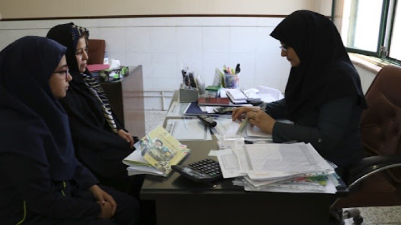 ارائه خدمات راهنمایی و مشاوره به دانش آموزان نیازمند