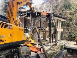 تخریب یک رستوران غیرمجاز در منطقه نمرود شهرستان فیروزکوه