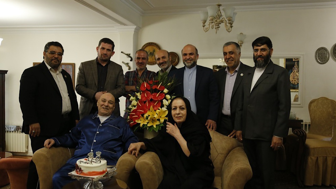کاسبی: چفیه اهدایی مقام معظم رهبری برایم خیلی ارزشمند است