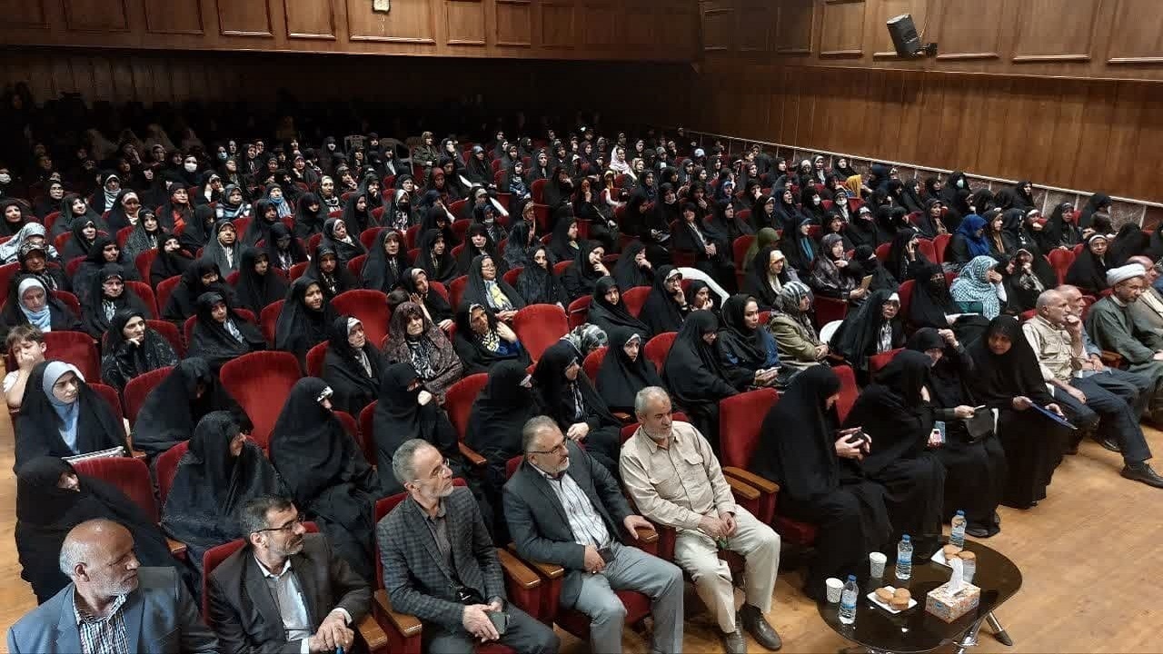 تجلیل از بانوان خیر در ساخت و توسعه شبستان حضرت زینب (س)