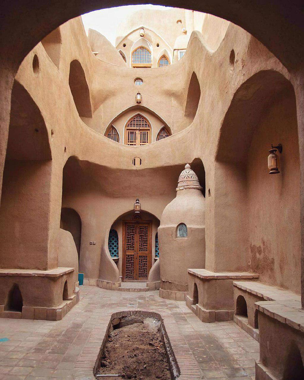 خانه با معماری قدیمی