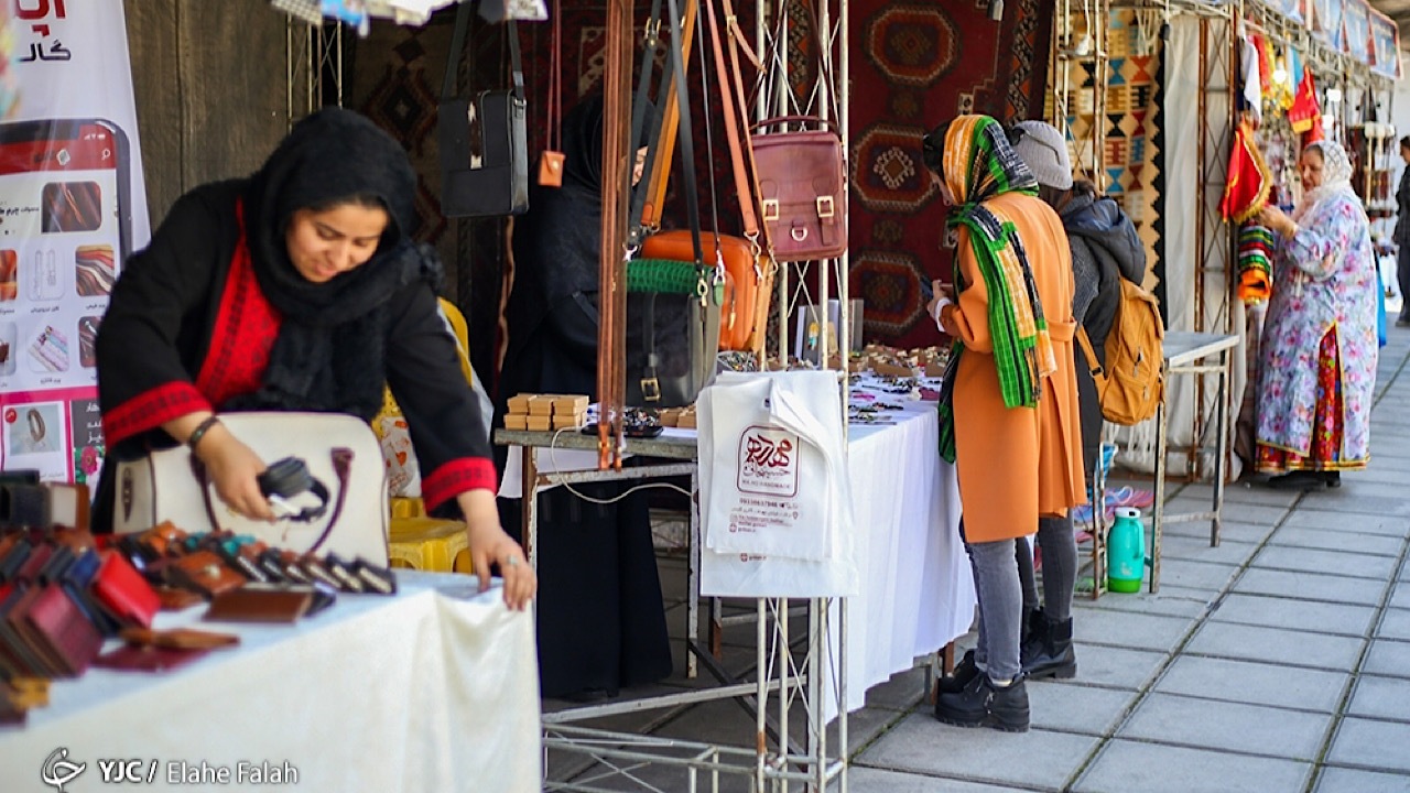 برپایی نمایشگاه موقت محصولات صنایع دستی