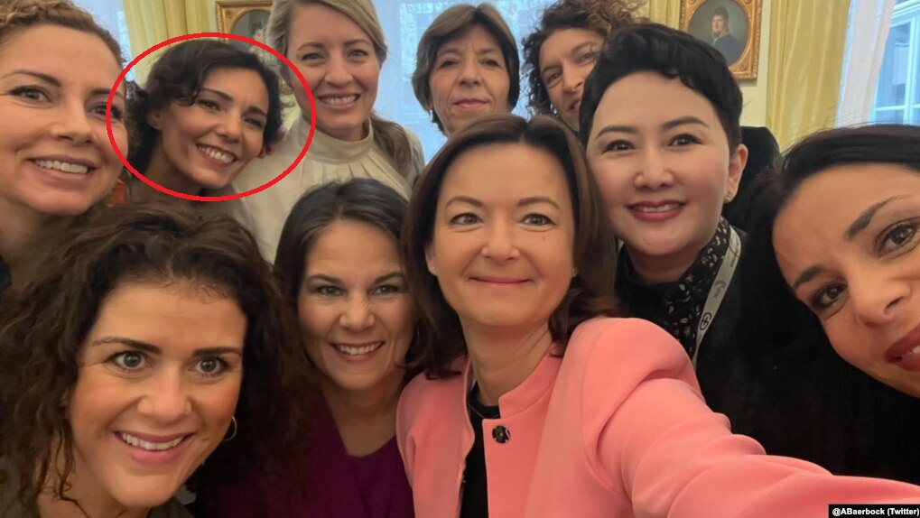 وزیر خارجه بلژیک در جمع سلفی حمایتی از زنان ایران!