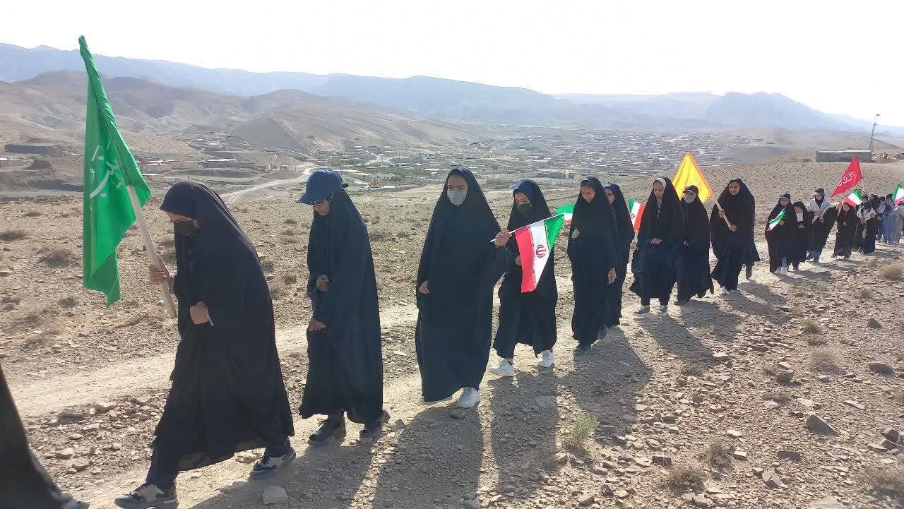 کوهپیمایی دختران