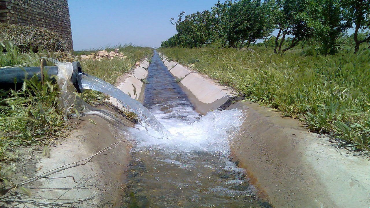 جاری شدن آب قنات روستای تقویه پس از ۱۳ سال