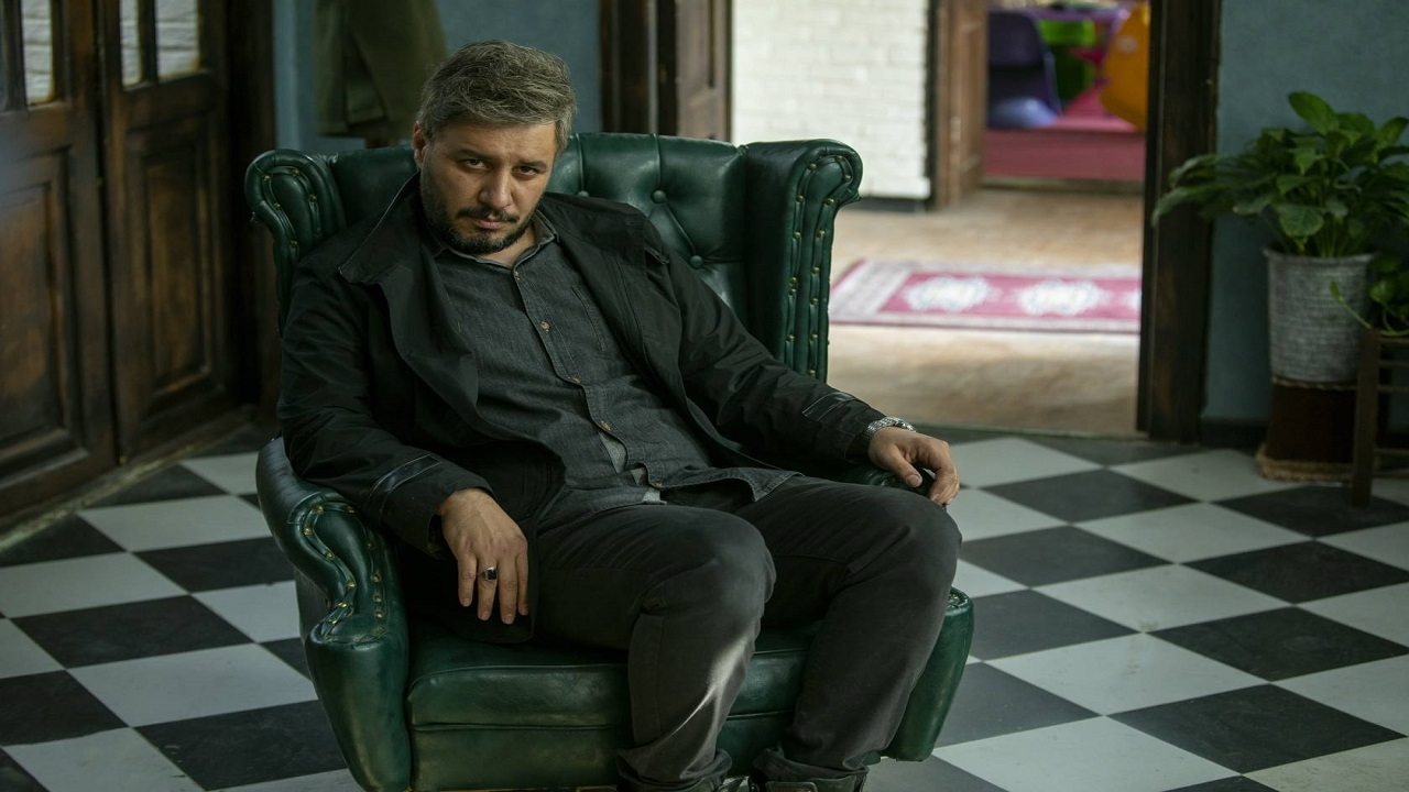 کت چرمی اکران می‌شود