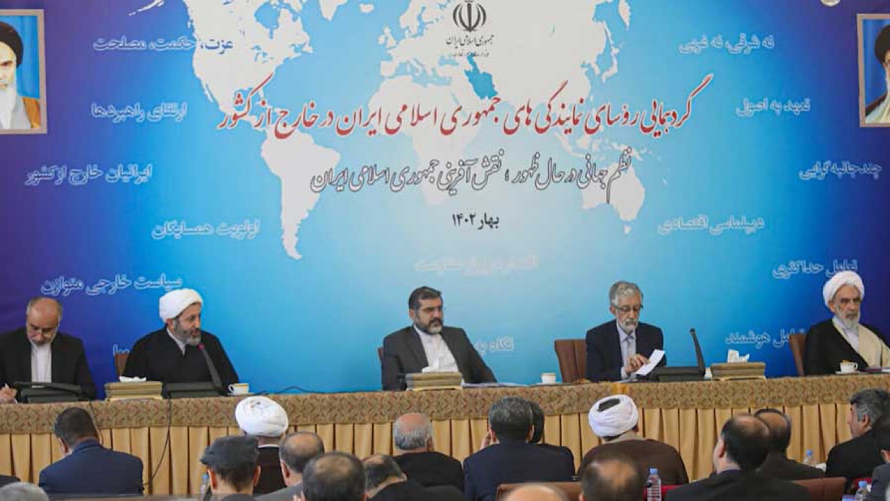 مقام معظم رهبری بر نقش قرارگاهی سازمان فرهنگ و ارتباطات تأکید دارند