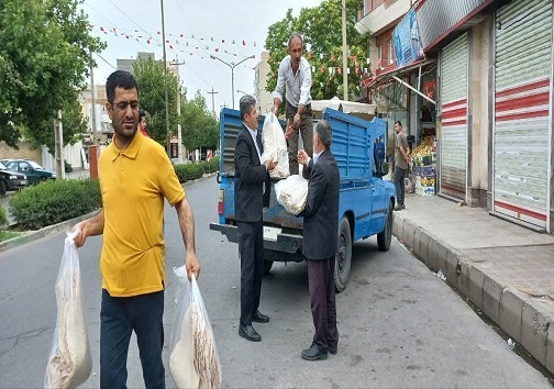 فروکش کردن صف نانوایی در ارومیه/نانوایی ها سه نوبته شد+عکس فروکش کردن صف نانوایی در ارومیه/نانوایی ها سه نوبته شد+عکس