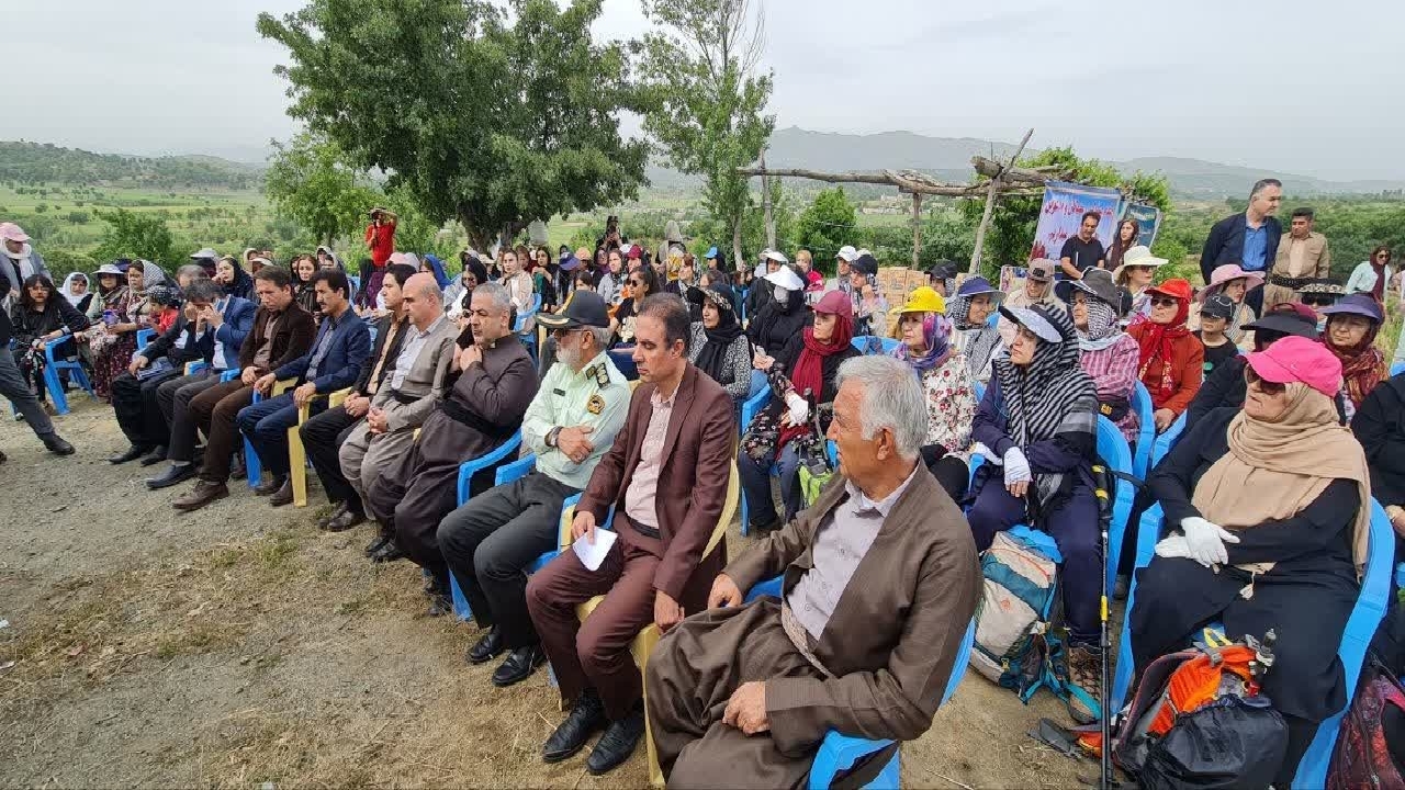 جشن گلاب گیری در بانه برگزار شد