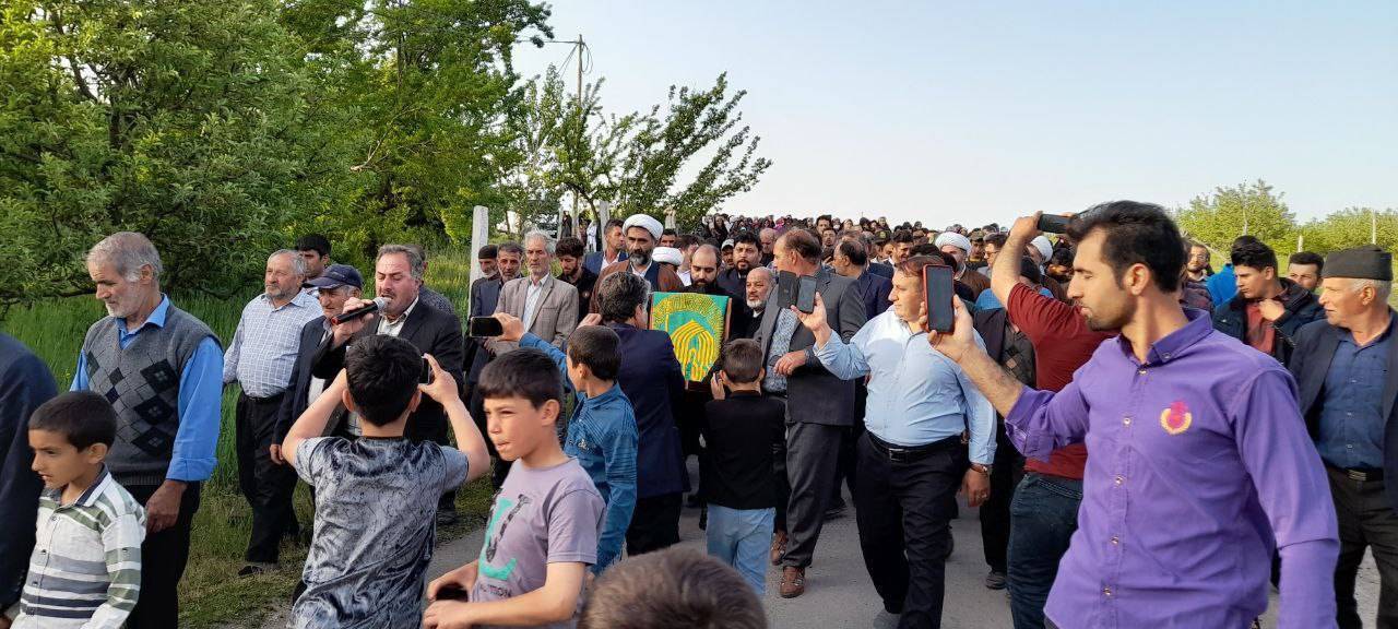 کاروان زیر سایه خورشید