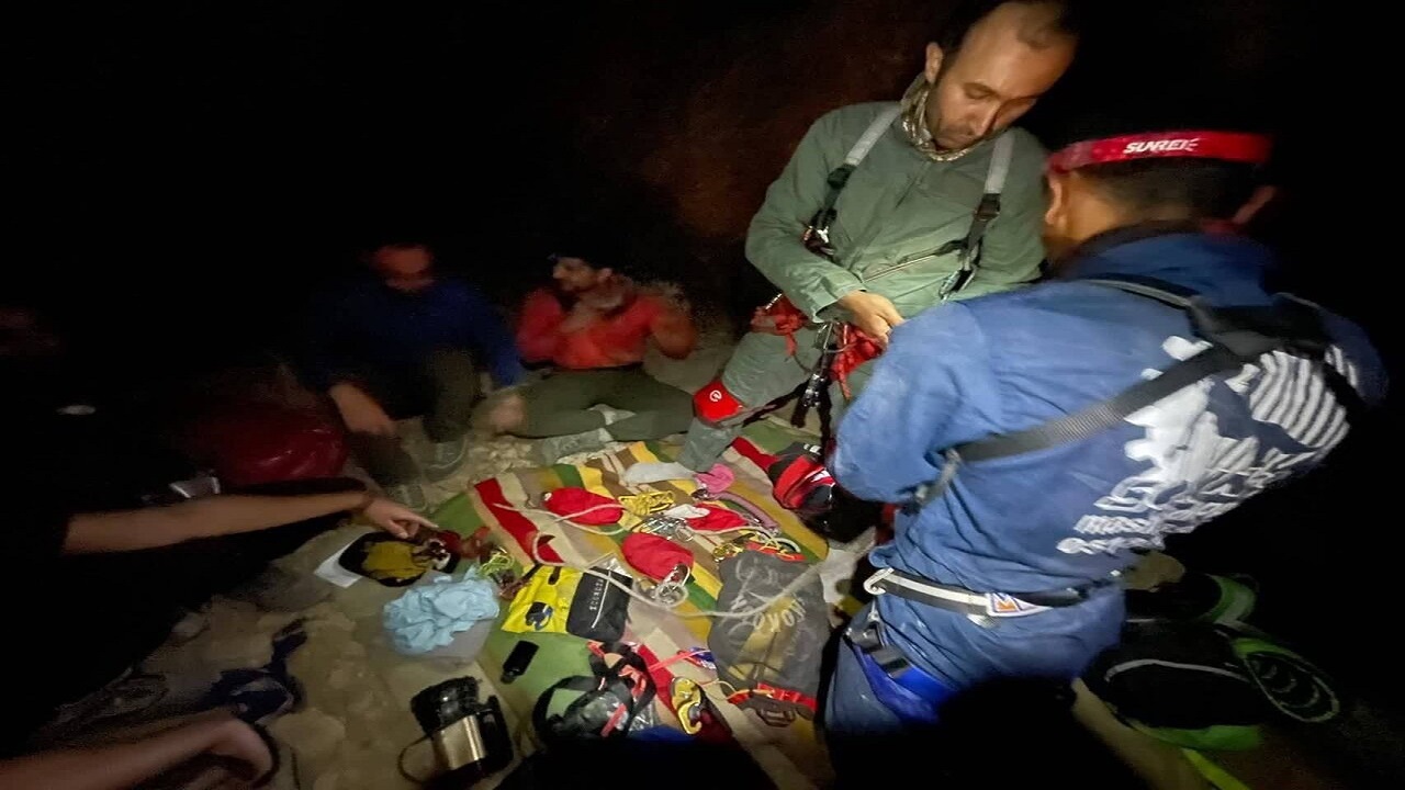 پیکر فرد متوفی از غار بزداغی آشخانه خارج شد