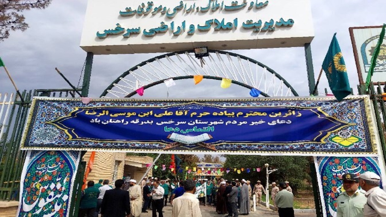 زائران پیاده از سرخس راهی حرم امام مهربانی‌ها