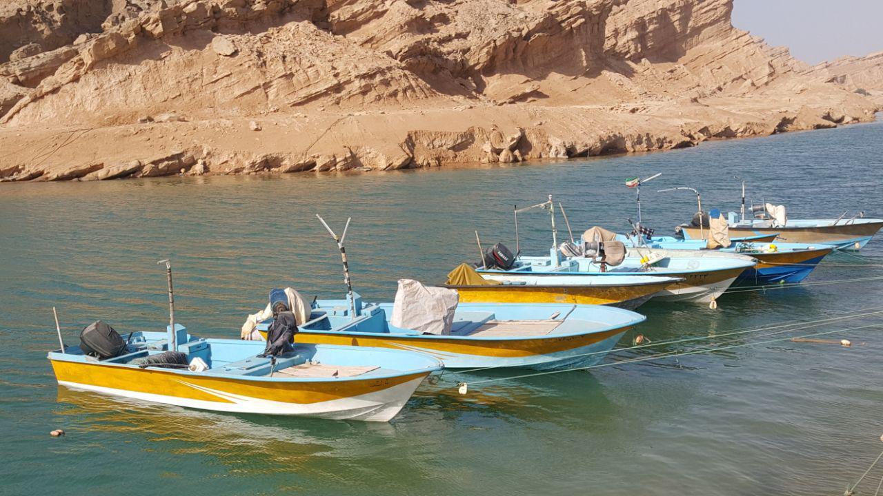 توقیف ۳۰ فروند شناور صیادی غیر مجاز در آب‌های هرمزگان