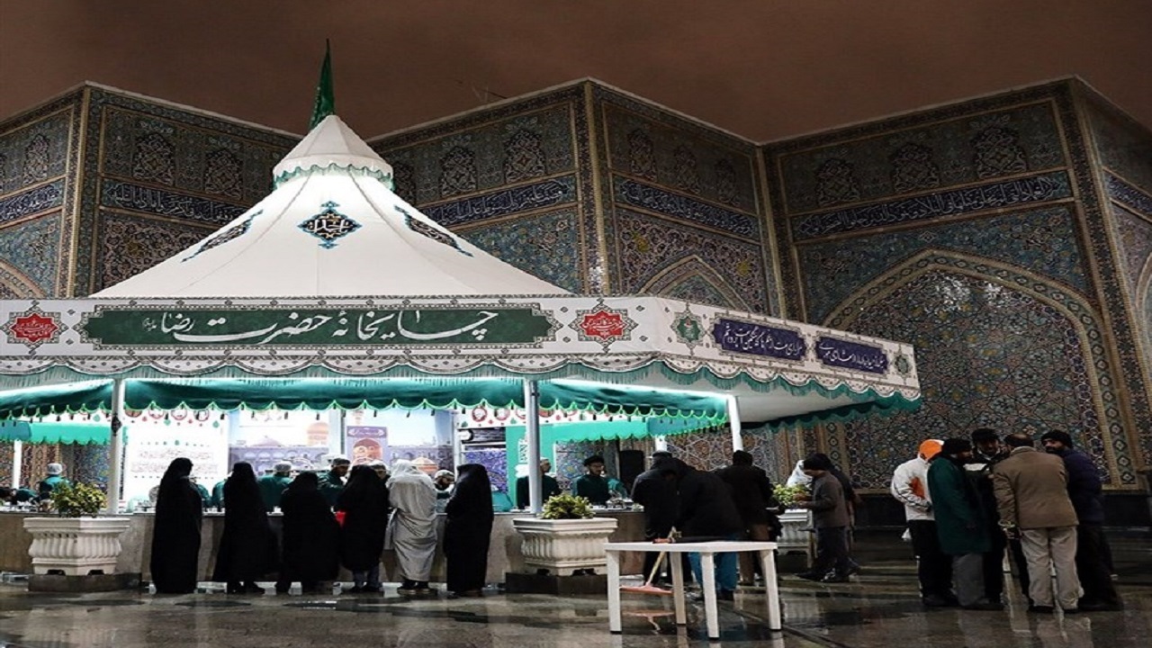 جشن شیرچای پاکستانی‌ها در حرم مطهر رضوی