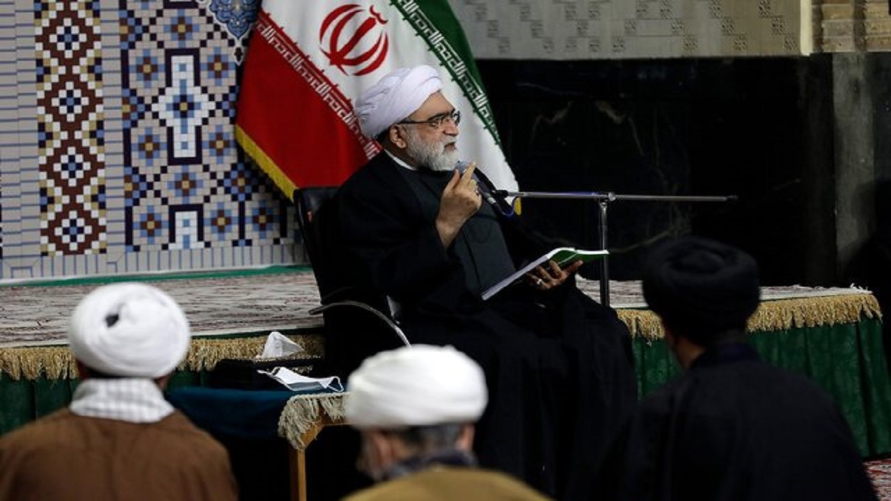 خدمت رسانی با کرامت به زائران شرط پذیرش خادمی حضرت رضا (ع) است