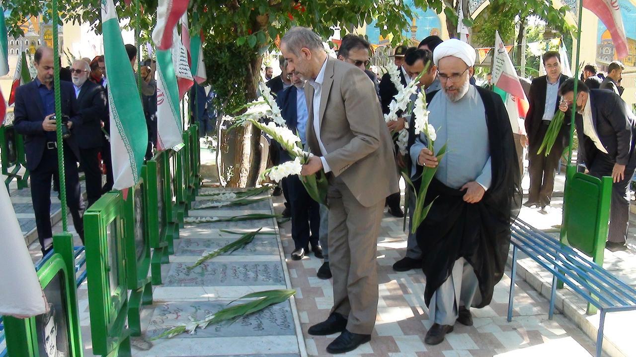 گلباران، غبارروبی و عطرافشانی مزار شهدای ۸ سال دفاع مقدس
