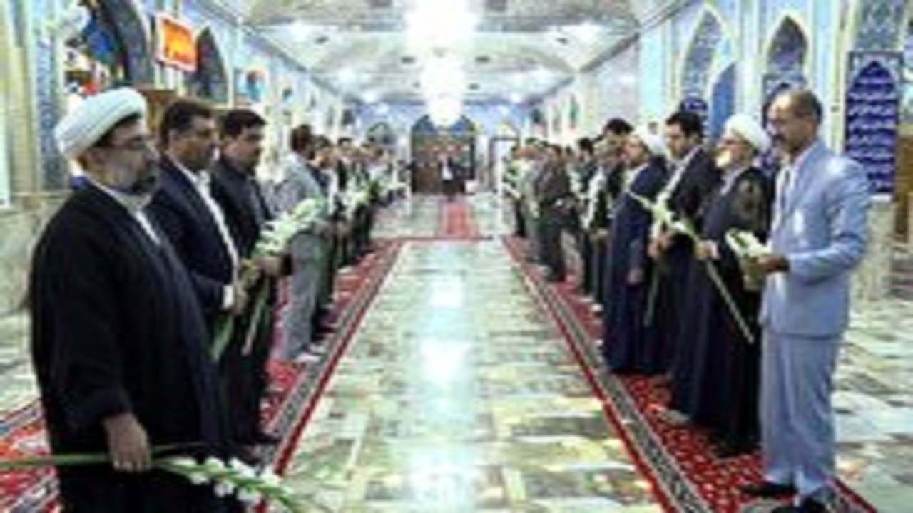گلباران مزار شهدای سمنان به مناسبت هفته قوه قضاییه+ فیلم