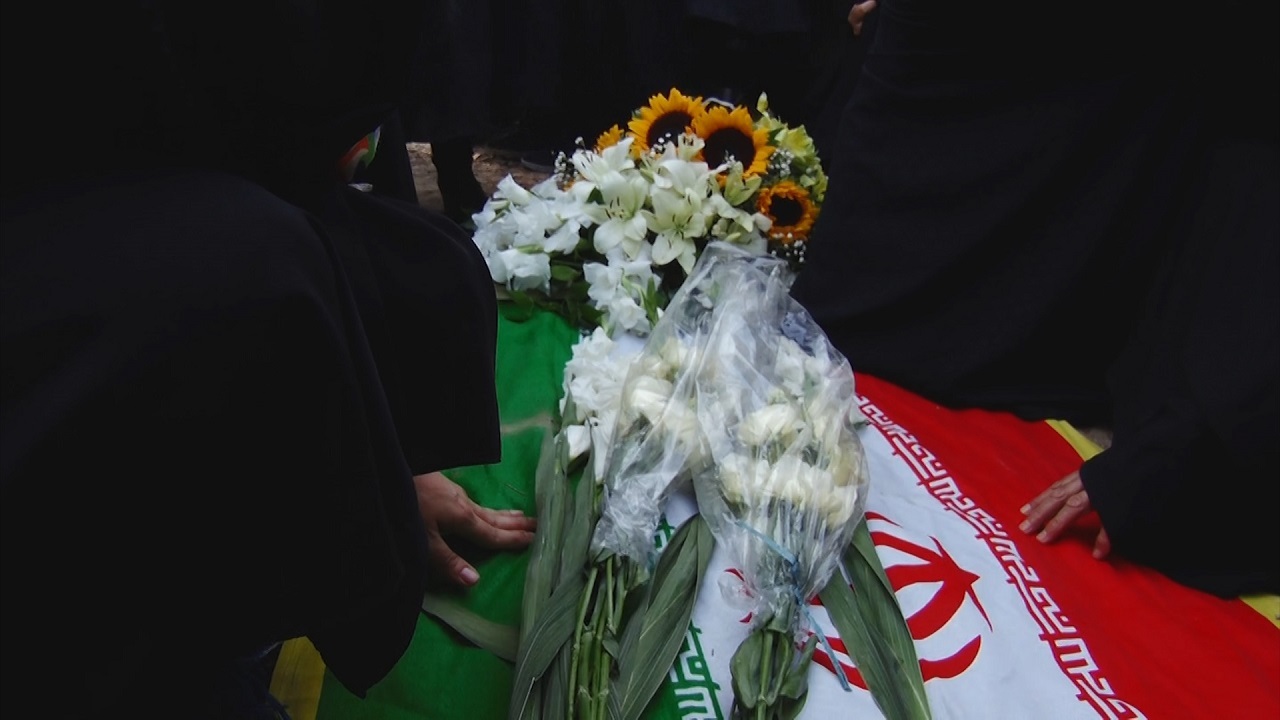 تشییع و خاکسپاری پیکر مادر شهیدان صادقیان در اصفهان