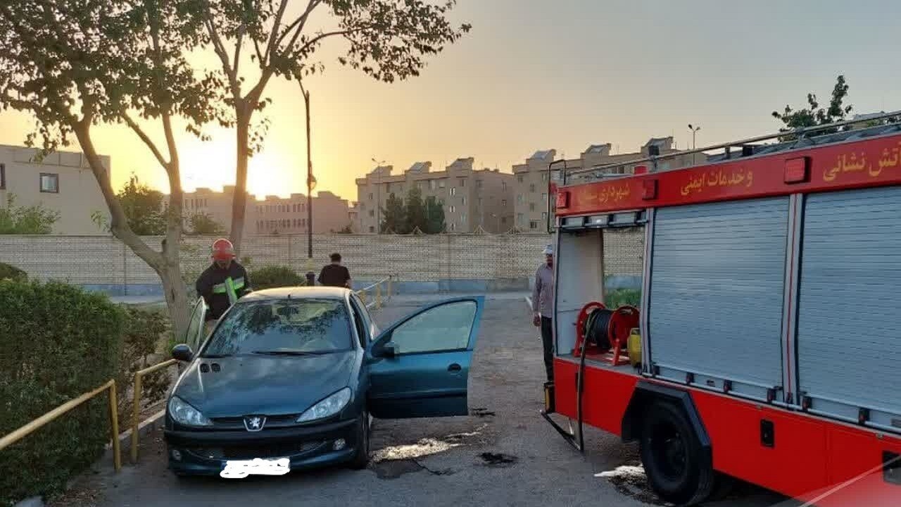 حریق در خودرو؛ راننده سمنانی مصدوم شد
