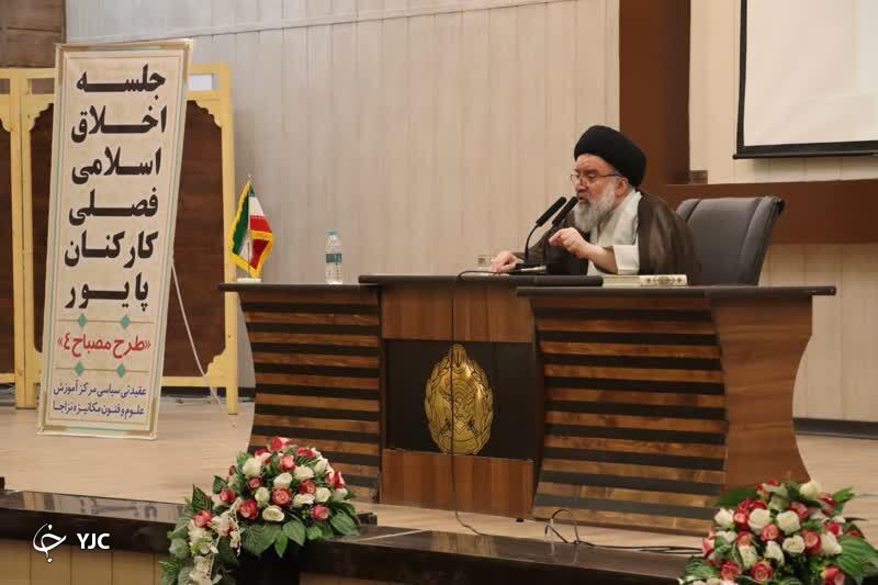 نیروهای مسلح با افتخار از اسلام و سربلندی دین خدا حفاظت می‌کنند