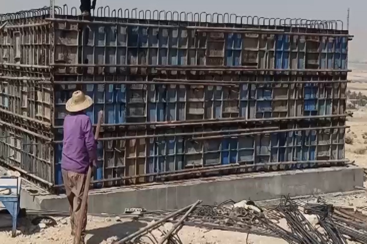 ساخت مخزن آب ۳۰۰ متر مکعبی در روستای بردکویه مهر