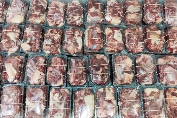 توزیع گوشت در بین ۲۸۰ مددجوی کمیته امداد شهرستان اصلاندوز