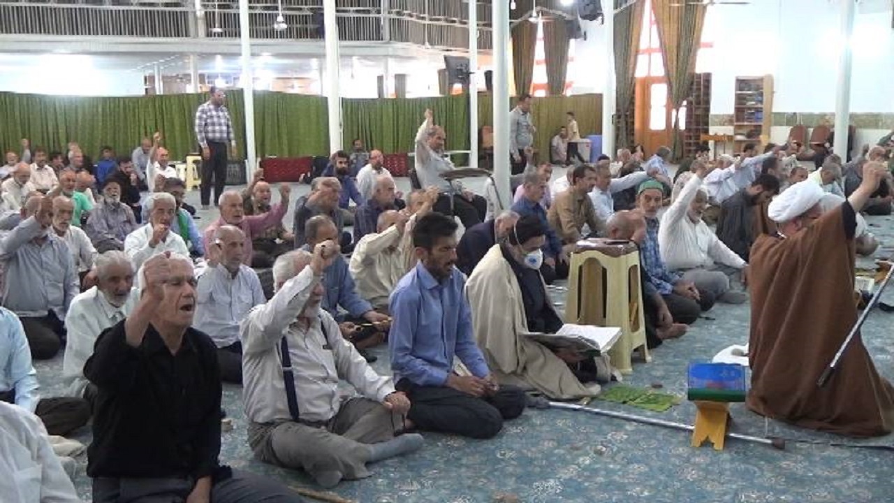 تجمع نمازگزاران دامغانی برای حمایت از قرآن مجید