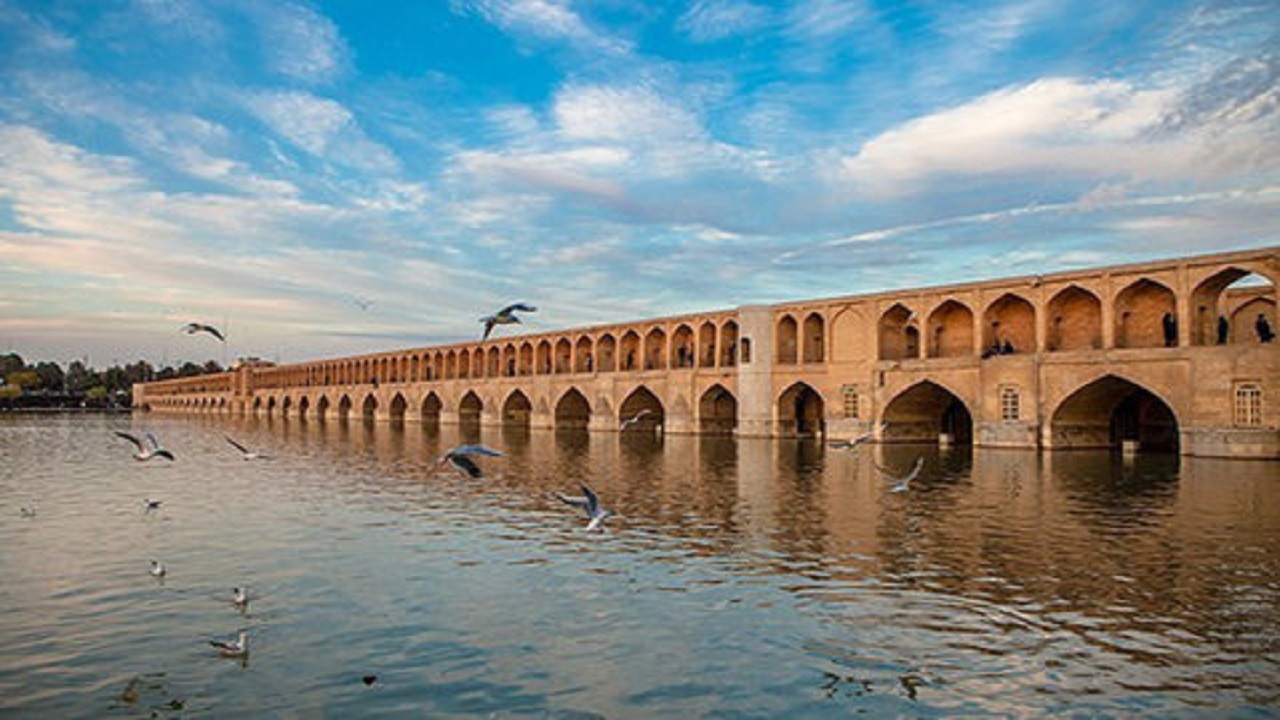 جریانِ منقطع زاینده رود برای کشاورزی، شرایطِ فرونشستِ اصفهان را بدتر می‌کند