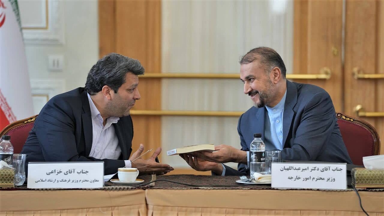 نشست هم‌اندیشی مدیران و دست‌اندرکاران سینمای کشور با امیرعبداللهیان