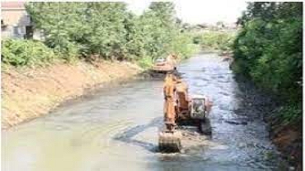 شرکت آب منطقه‌ای، به لایروبی مسیل‌ها اقدام کند