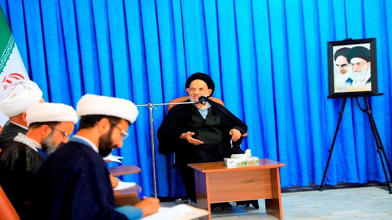 راه تمدن سازی، بزرگداشت علما است