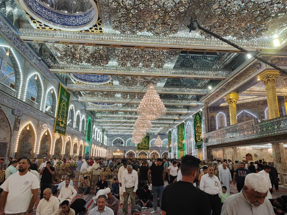 زائران در حرم زائران در حرم