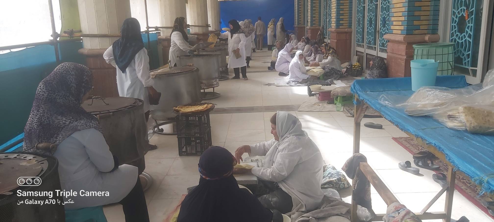 پخت نان محلی به مناسبت عید غدیر