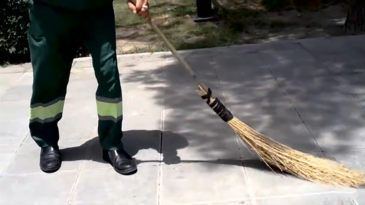 پاکبانی که نویسندگی می‌کند + فیلم