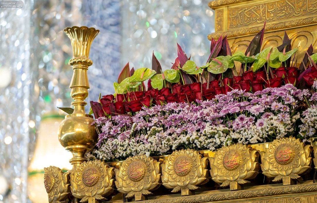 گل&zwnj;آرایی ضریح امیرالمومنین علی(ع)