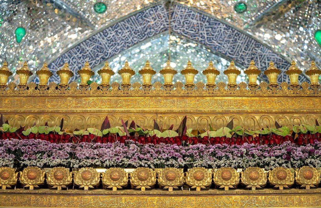 گل&zwnj;آرایی ضریح امیرالمومنین علی(ع)