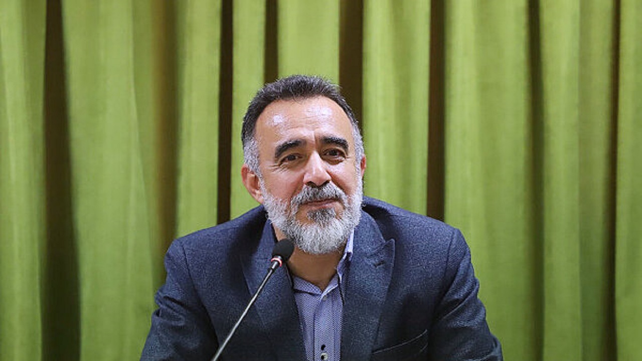 آثار نمایشی با موضوع مفاخر مورد حمایت جدی است