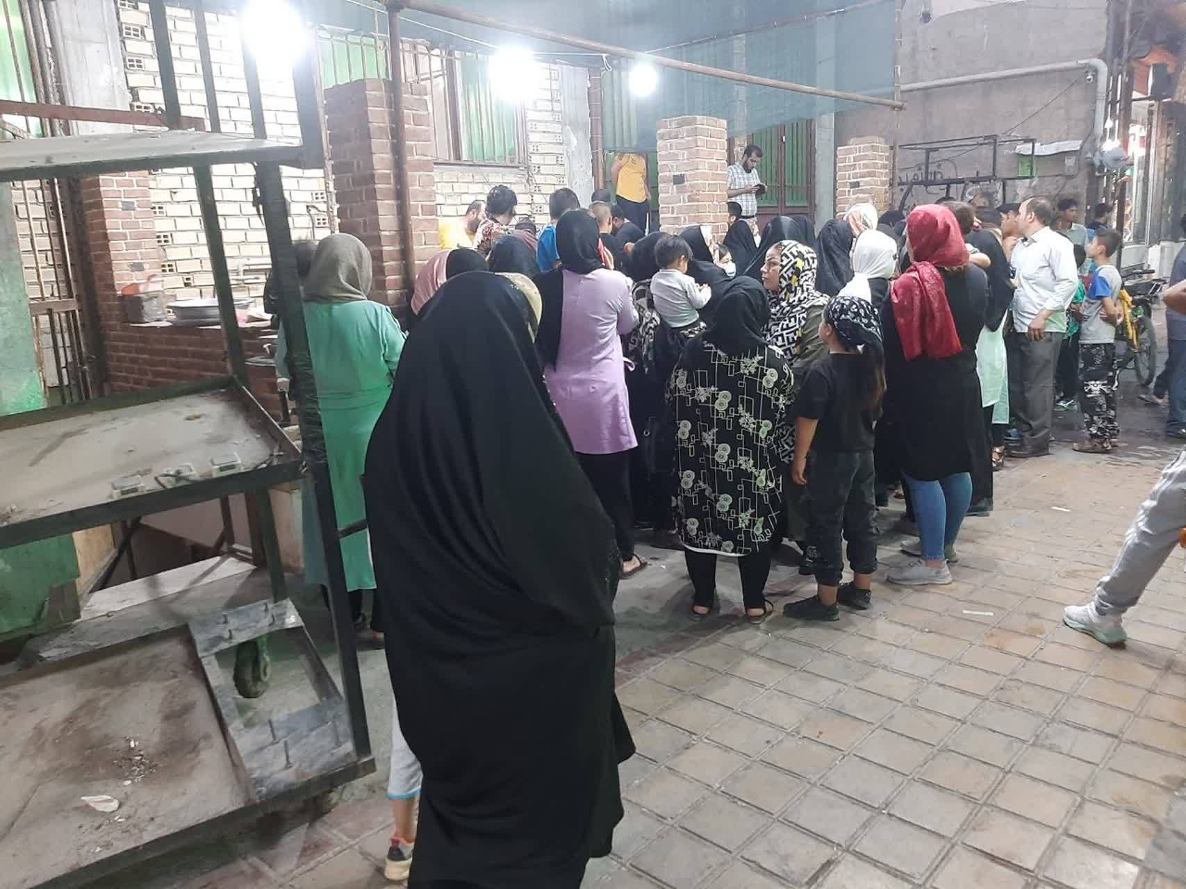 پذیرایی از عاشقان اهل بیت با برپایی ایستگاه صلواتی