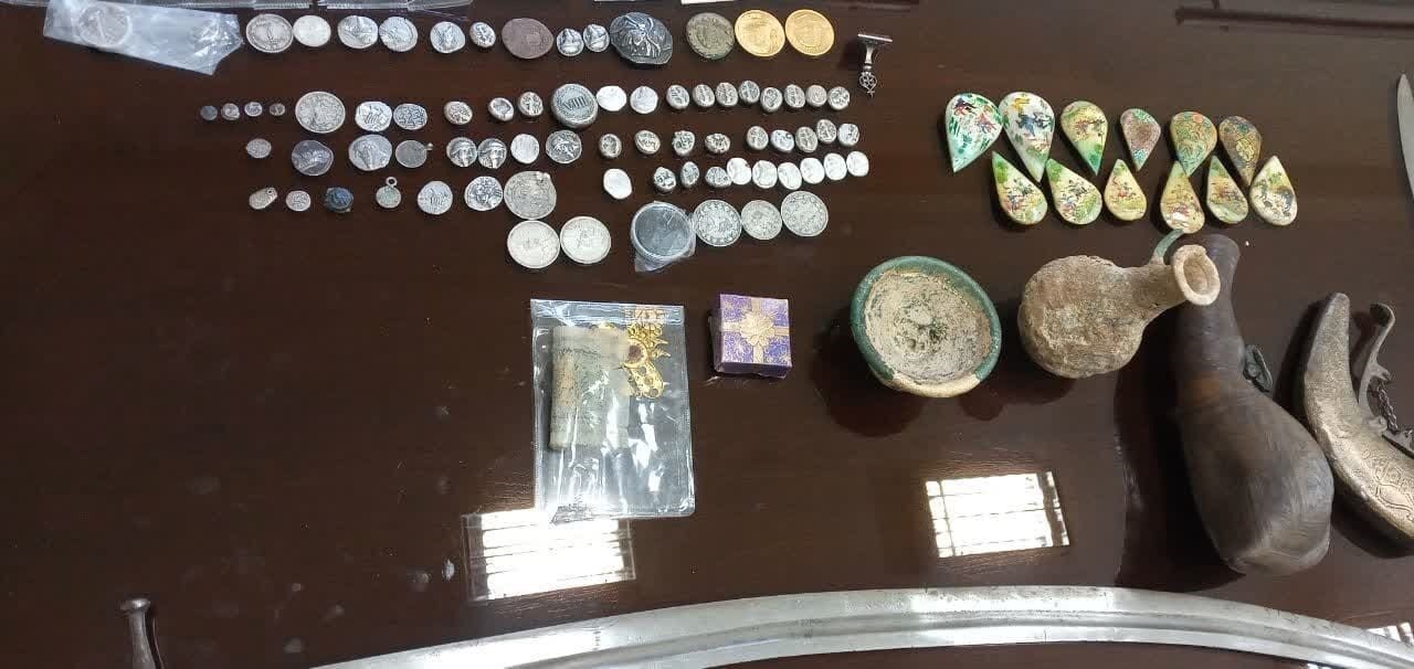 کشف ۲۹۳ قطعه شیء تاریخی در اصفهان