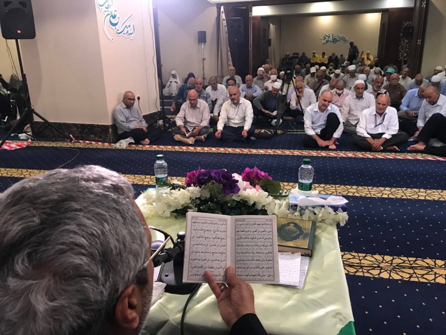 زمزمه دعای ندبه با حضور زائران ایرانی در مکه