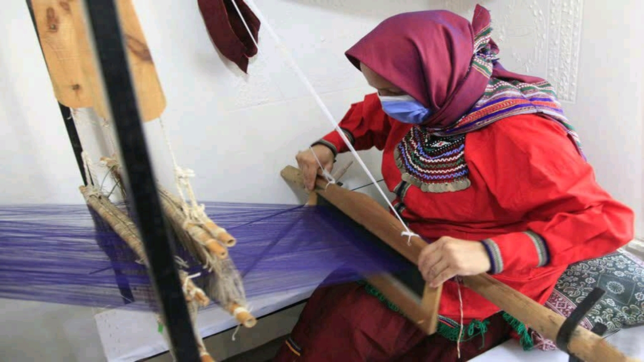 صدور و تمدید ۵۵۸ مجوز در حوزه صنایع‌دستی گلستان