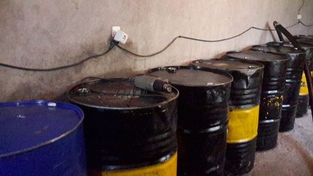 کشف مواد اولیه چسب قاچاق در البرز