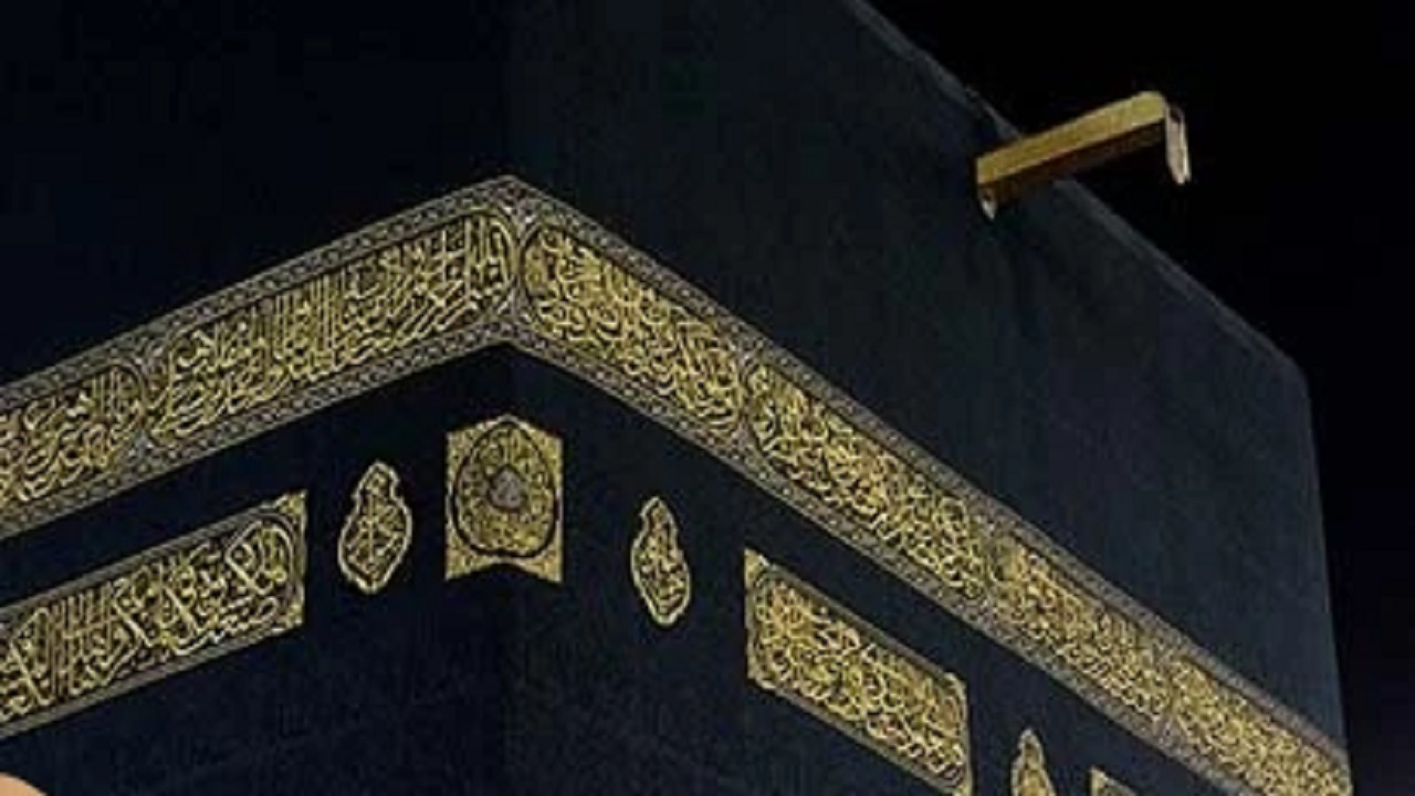 فیلمی از طواف زائران زیر ناودان طلای کعبه