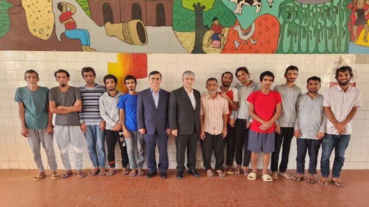 دیدار سفیر کشورمان با صیادان ایرانی بازداشتی در موزامبیک