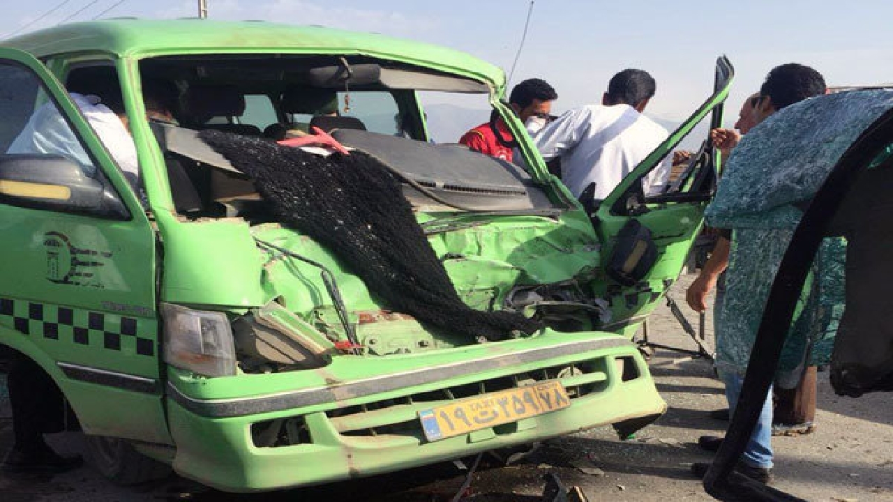 مصدومیت ۱۰ نفر بر اثر واژگونی ون در اتوبان کرج به تهران