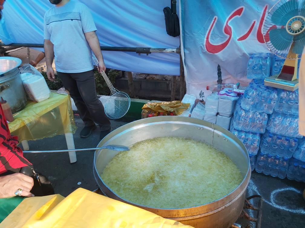 پخت غذای نذری به مناسبت عید غدیر