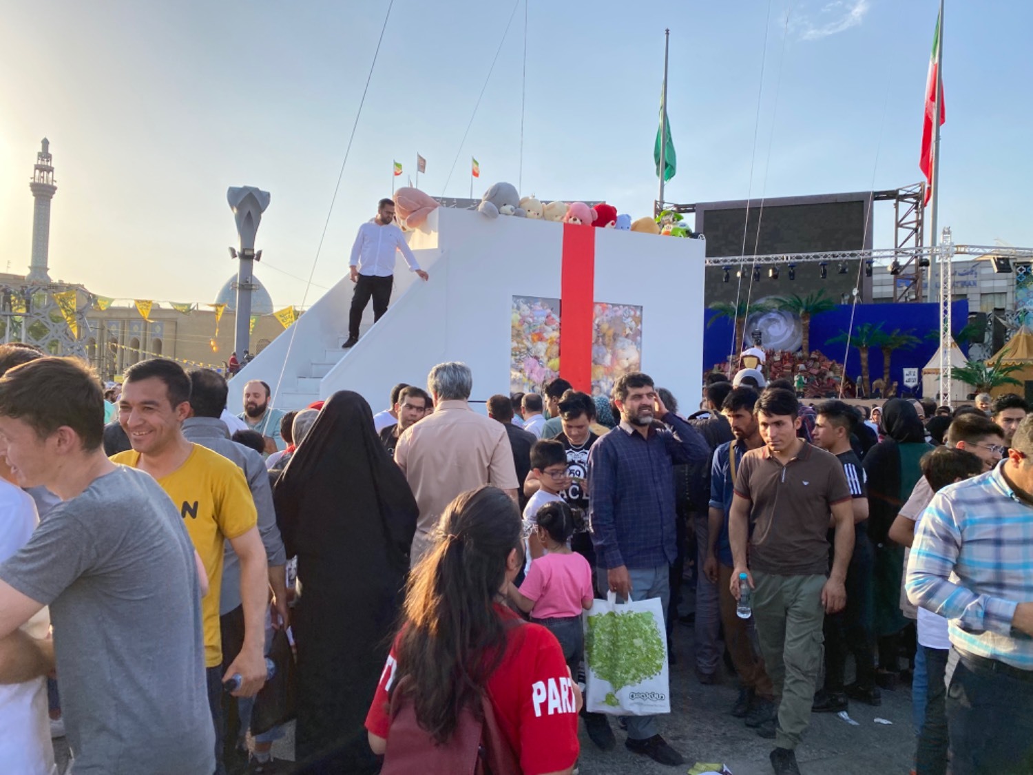 مهمونی ۱۰ کیلومتری غدیر؛ جشنی به وسعت ایران + عکس و فیلم